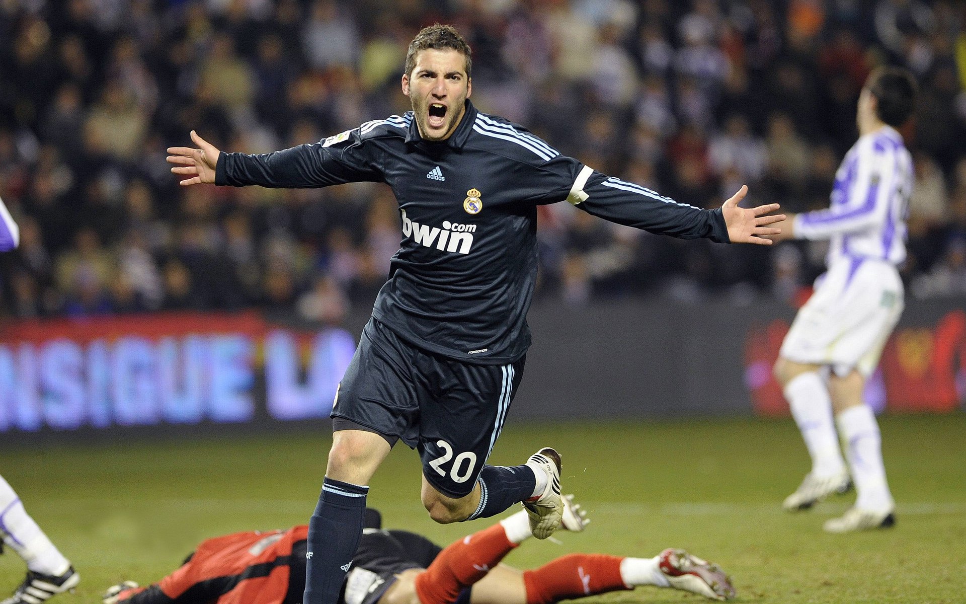 格纳布里埃及斩落中国，用实力证明自己的足球诗人