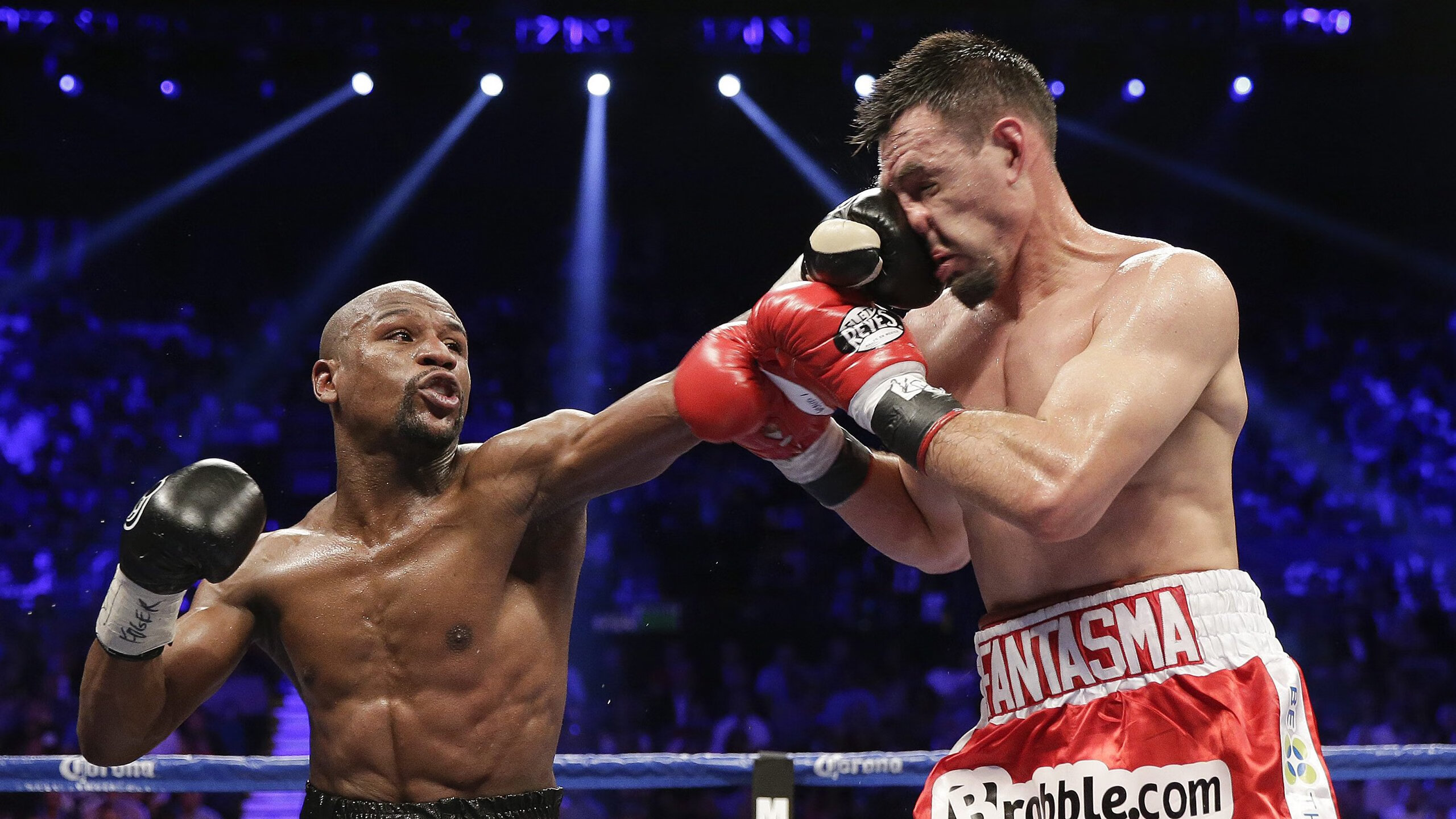 欧冠淘汰赛之夜，米切尔一锤定音，蓝黑军团绝境逢生